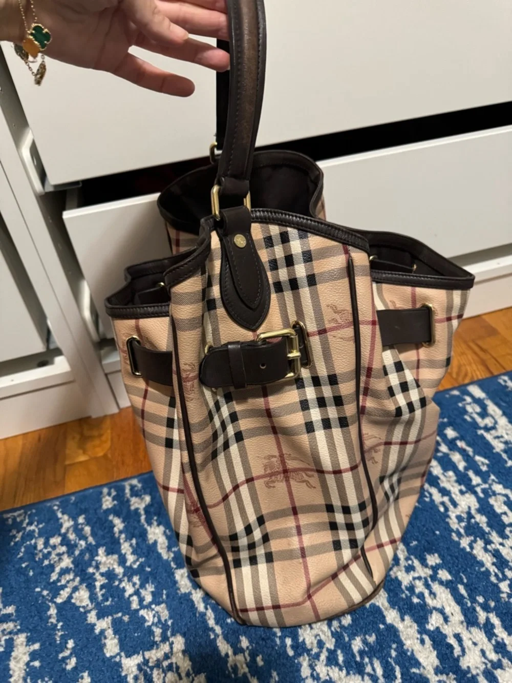 Burberry Beige Plaid Shoulder Bag with Dark Trim - Picture 2 of 11